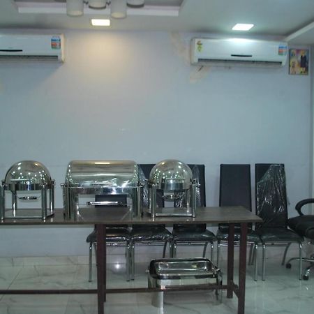 Hotel Heera International โกลกาตา ภายนอก รูปภาพ